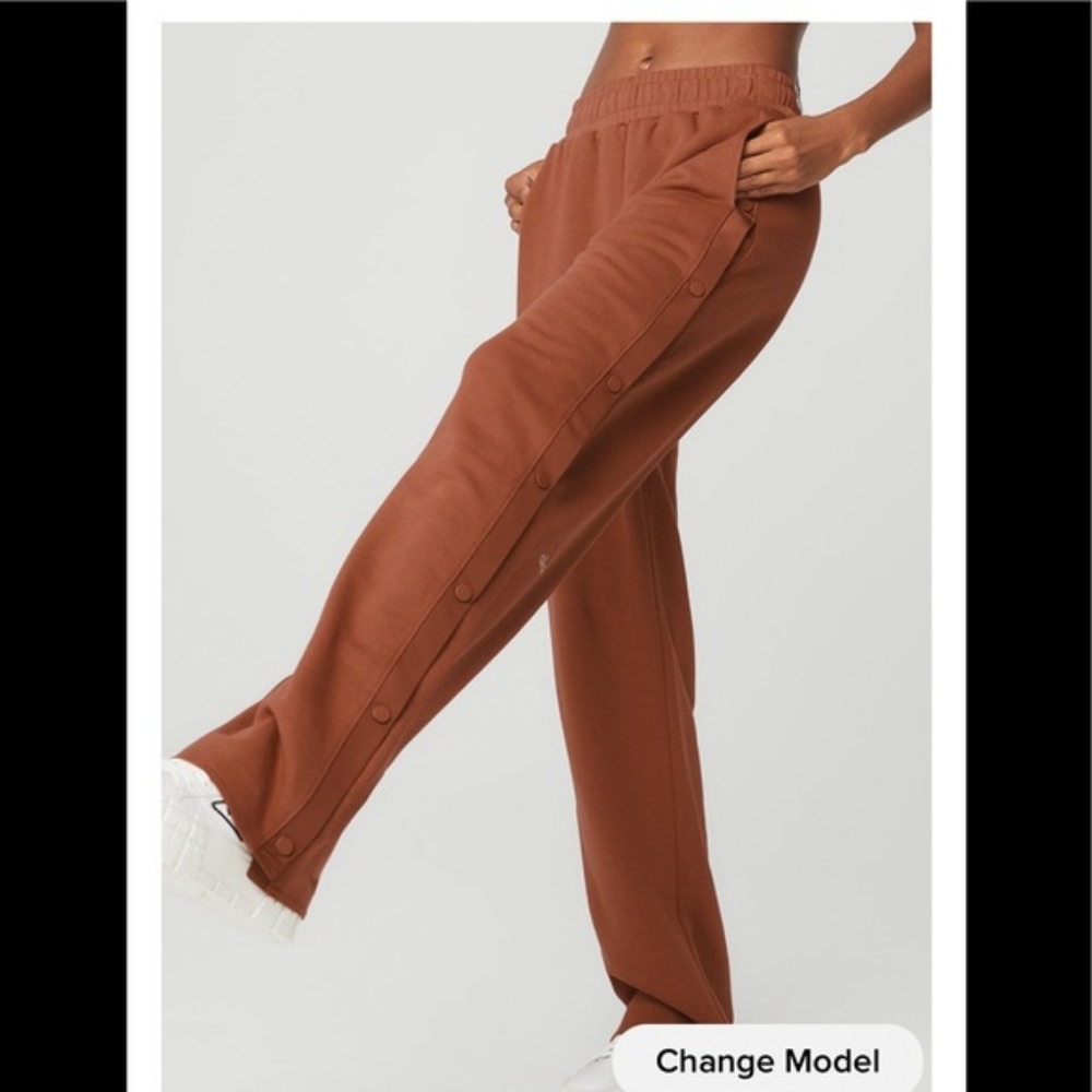 Alo yoga Courtside tearway accolade snap sweatpant RUST XXS Brand New with tags